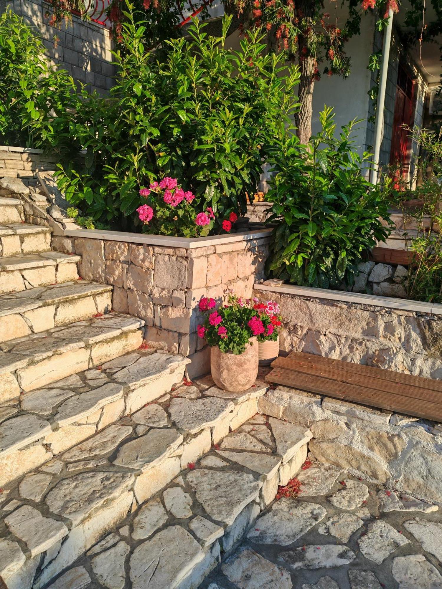 Seaview And Relax Apartment Lumbarda Exterior photo